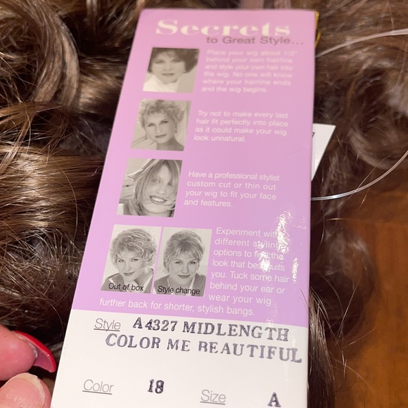 Paul Young Mid Length Color Me Beautifull Wig NWT - Picture 4 of 9